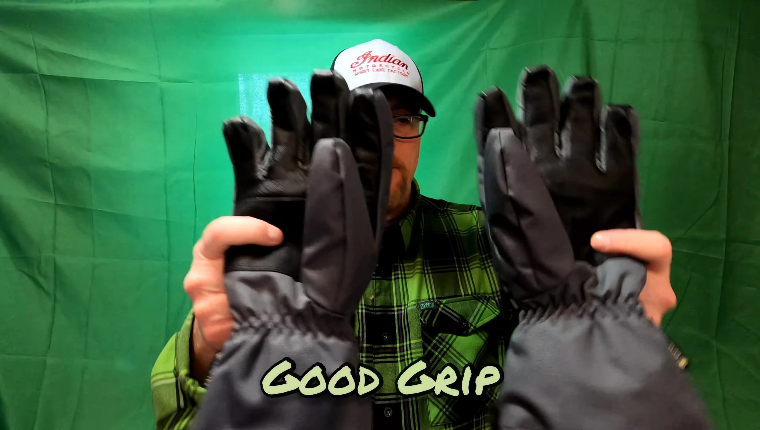 Image highlighting the good grip provided by the leather palms.