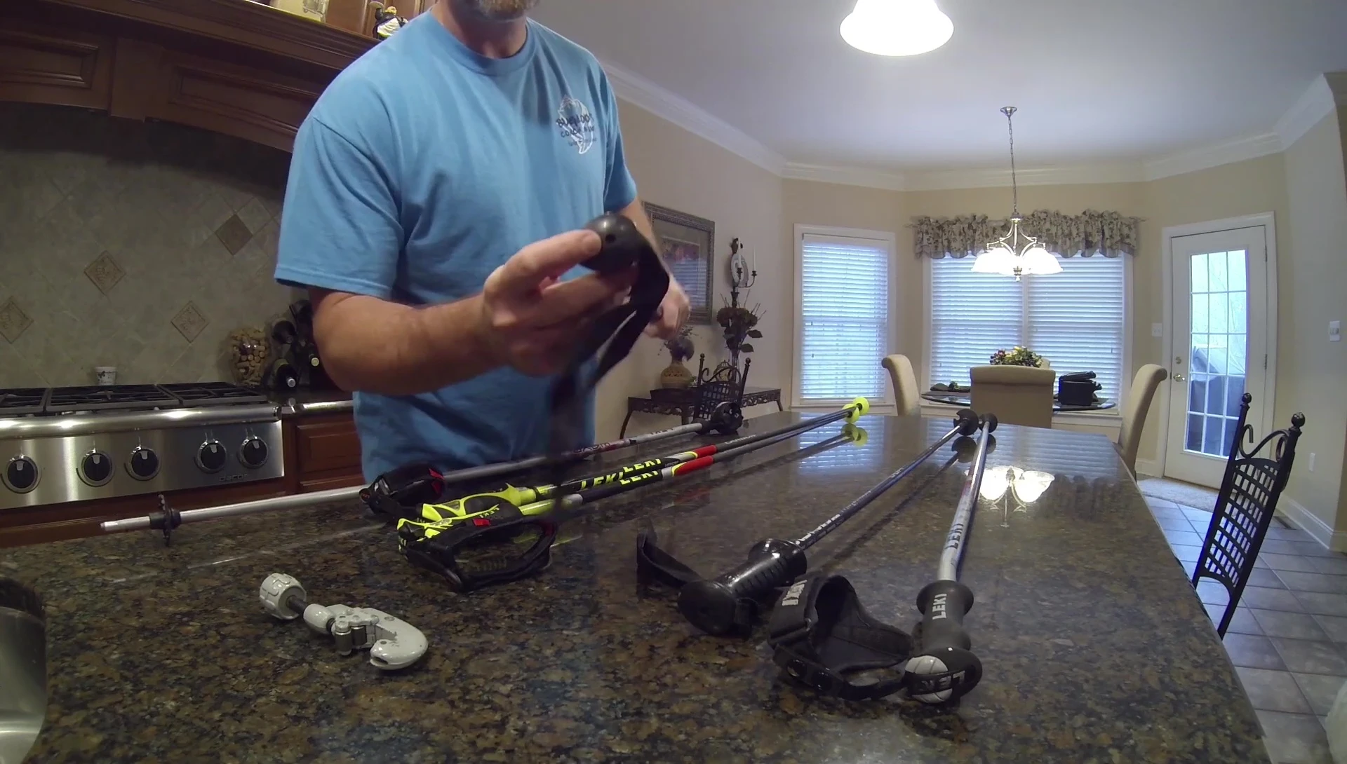 Screw mechanism on older ski poles