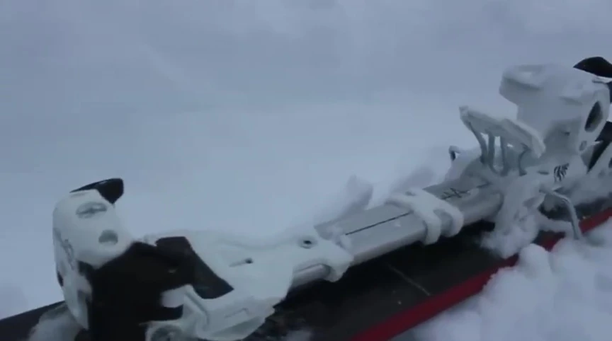 Demonstration of the different riser positions on the binding.