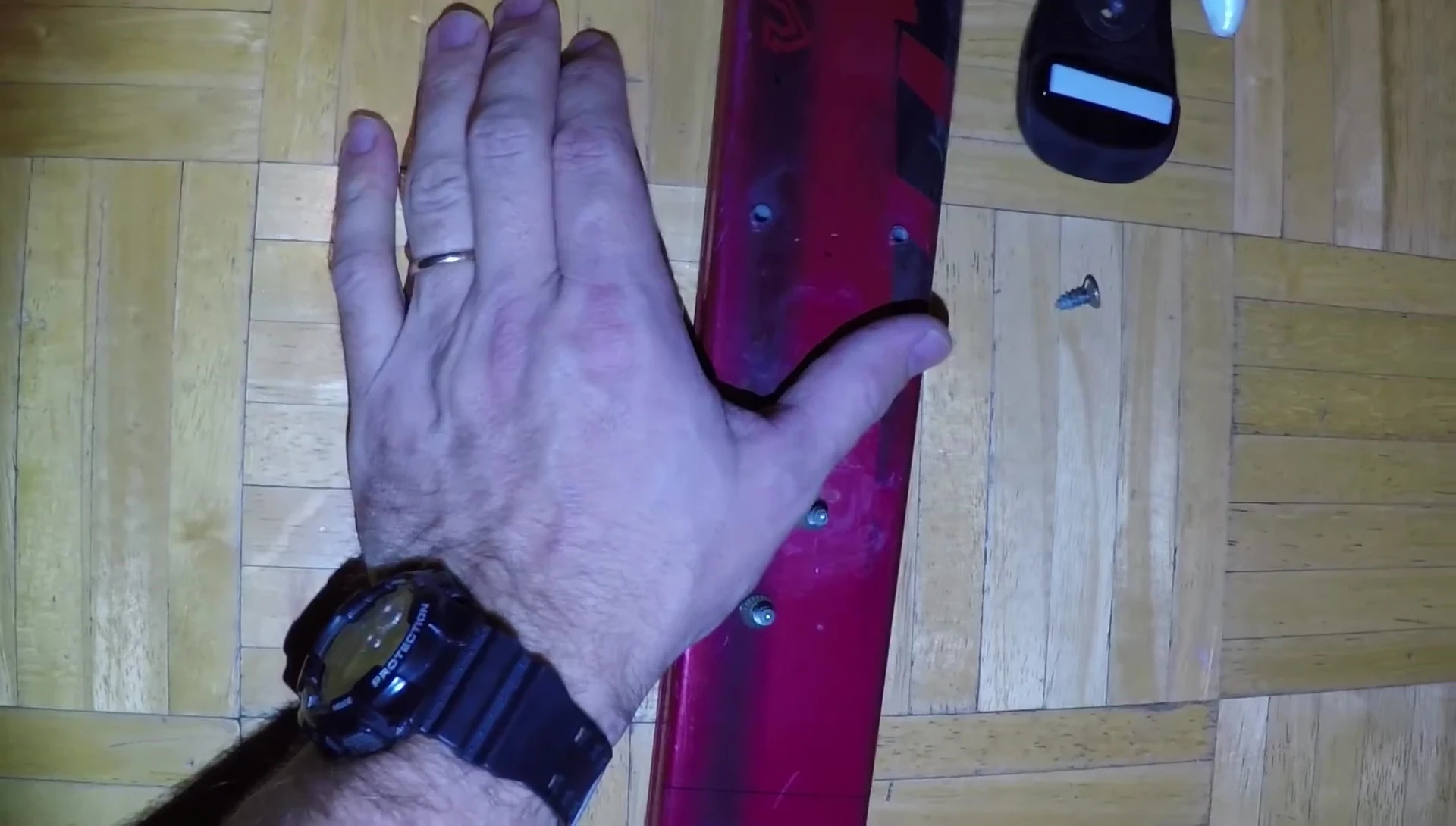 Measurement of the screw size being used as a reference point for drilling