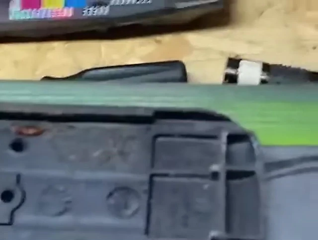 Illustrating how the tabs interact with the ski grooves.
