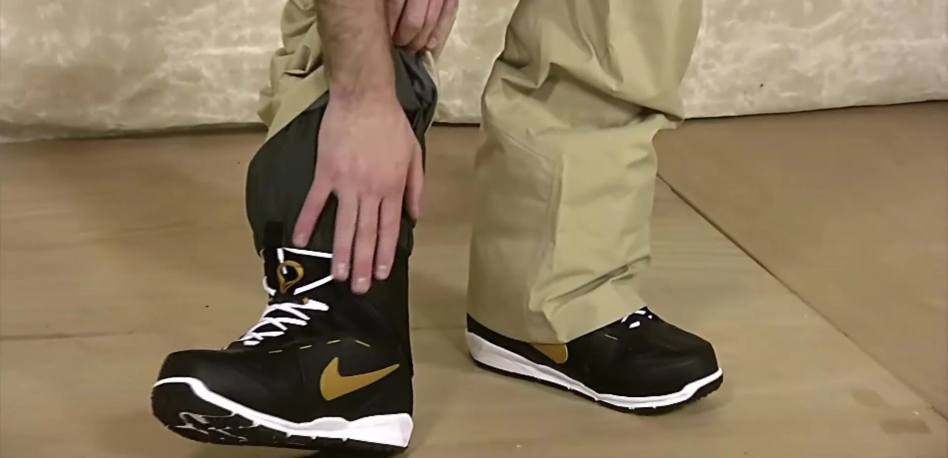 Close-up shot of the boot gator.