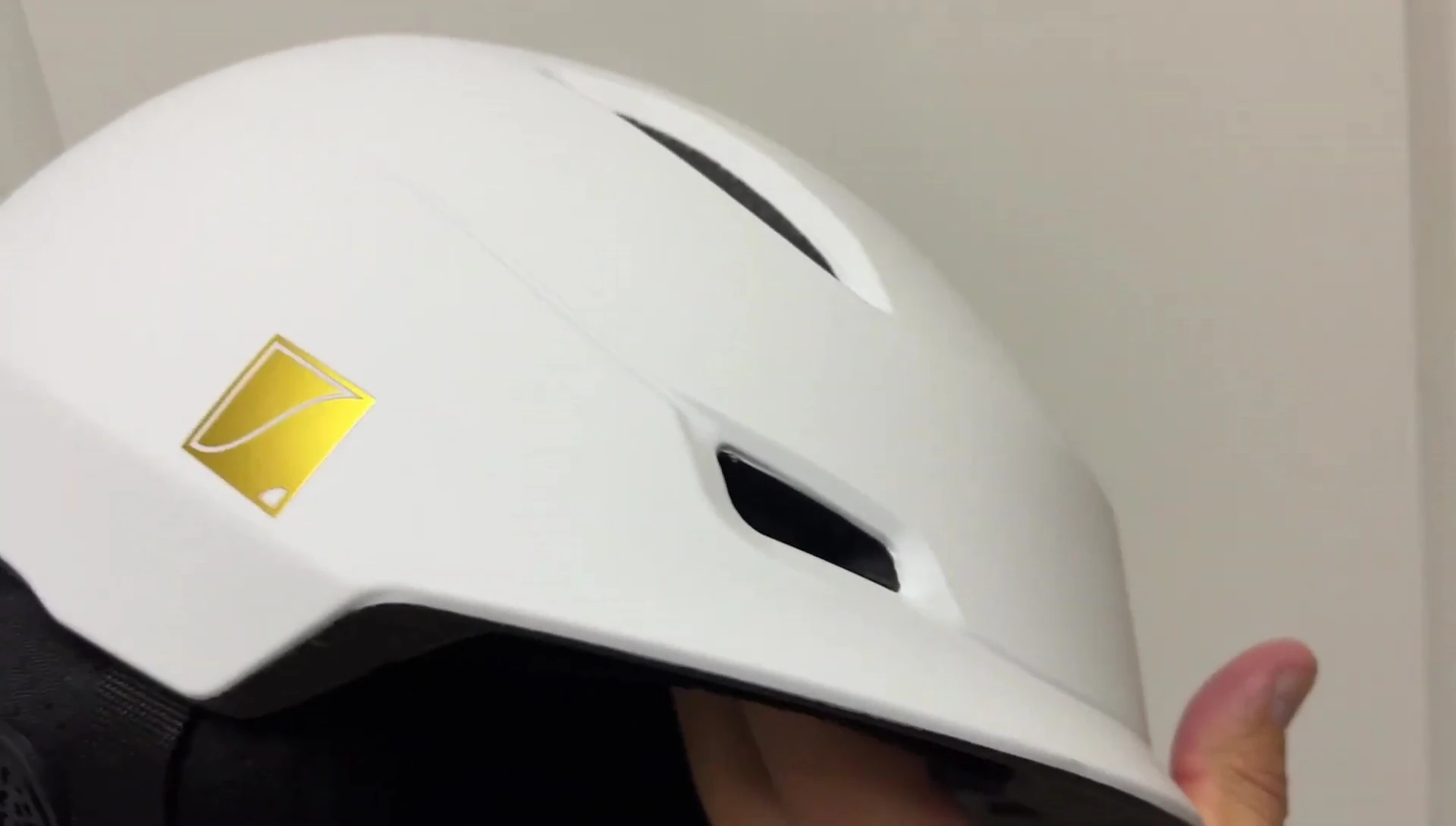 Full shot of the white helmet against a snowy background.