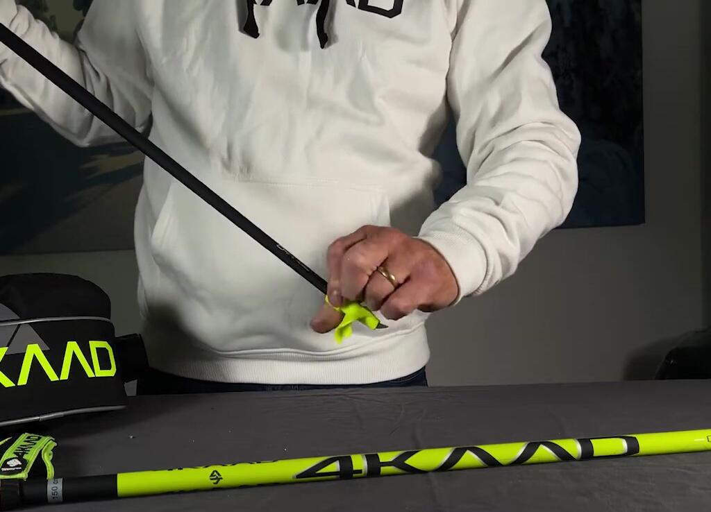 Demonstration of the click system basket, showing its easy removal and replacement.