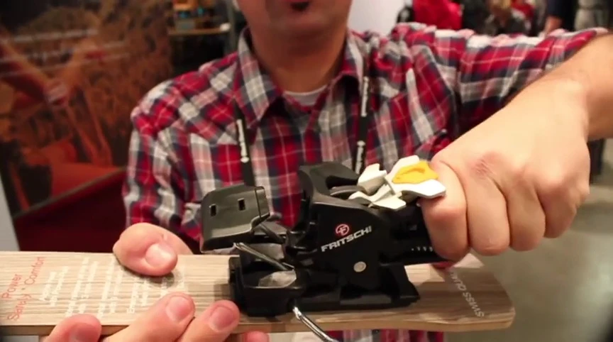 Close-up shot illustrating the mechanism of switching between walk and ski mode.