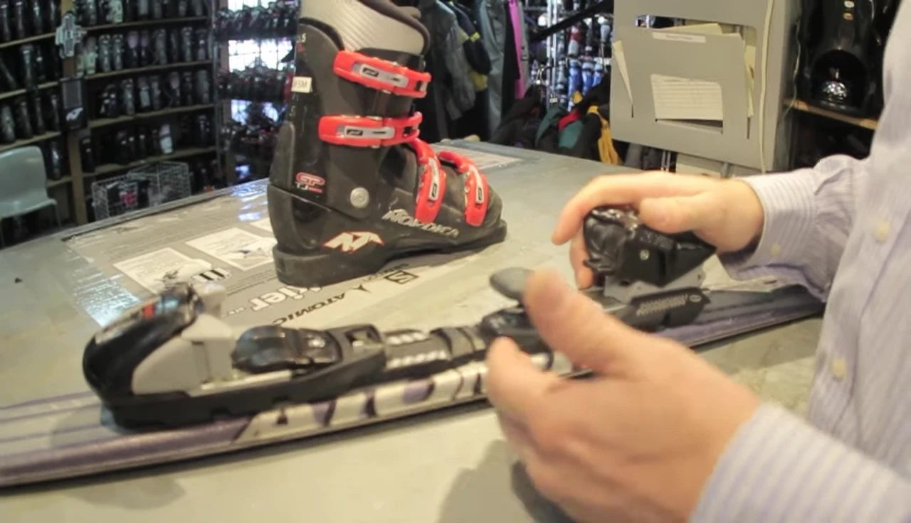 Adjusting a Marker Junior binding.