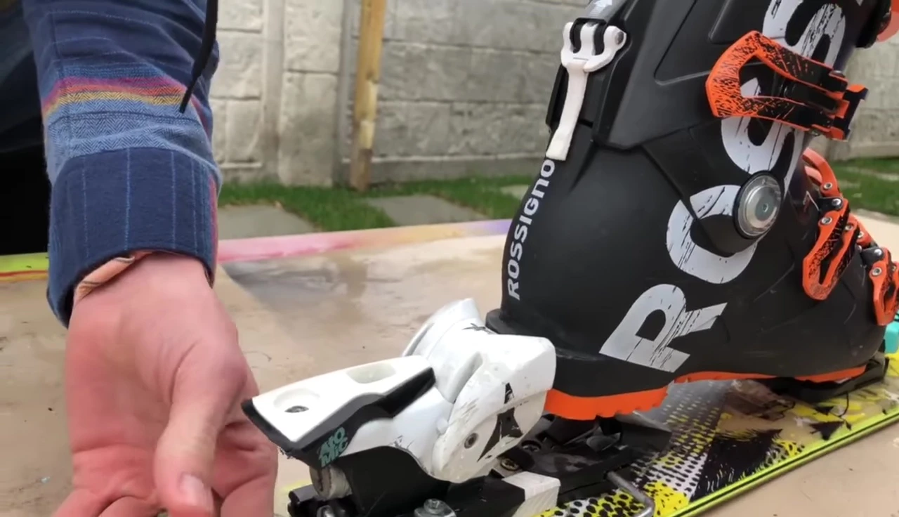 Demonstration of reducing the gap between the boot and binding
