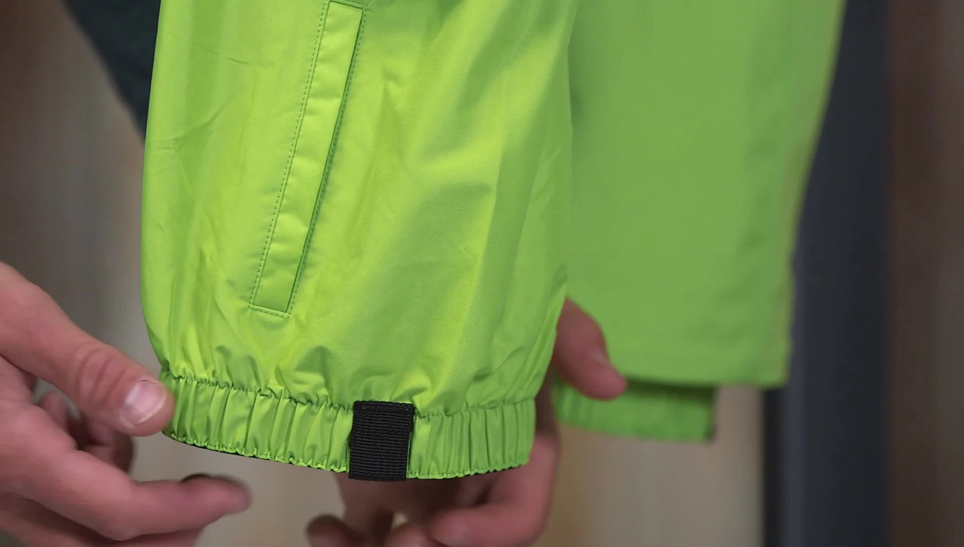 Detail of the elasticized gaiters and hook system.