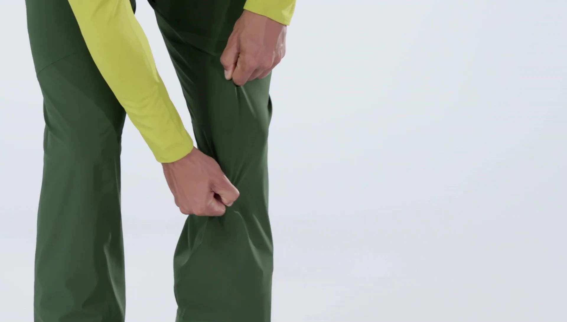 Image depicting the pants' water-repellent capabilities in snowy conditions.