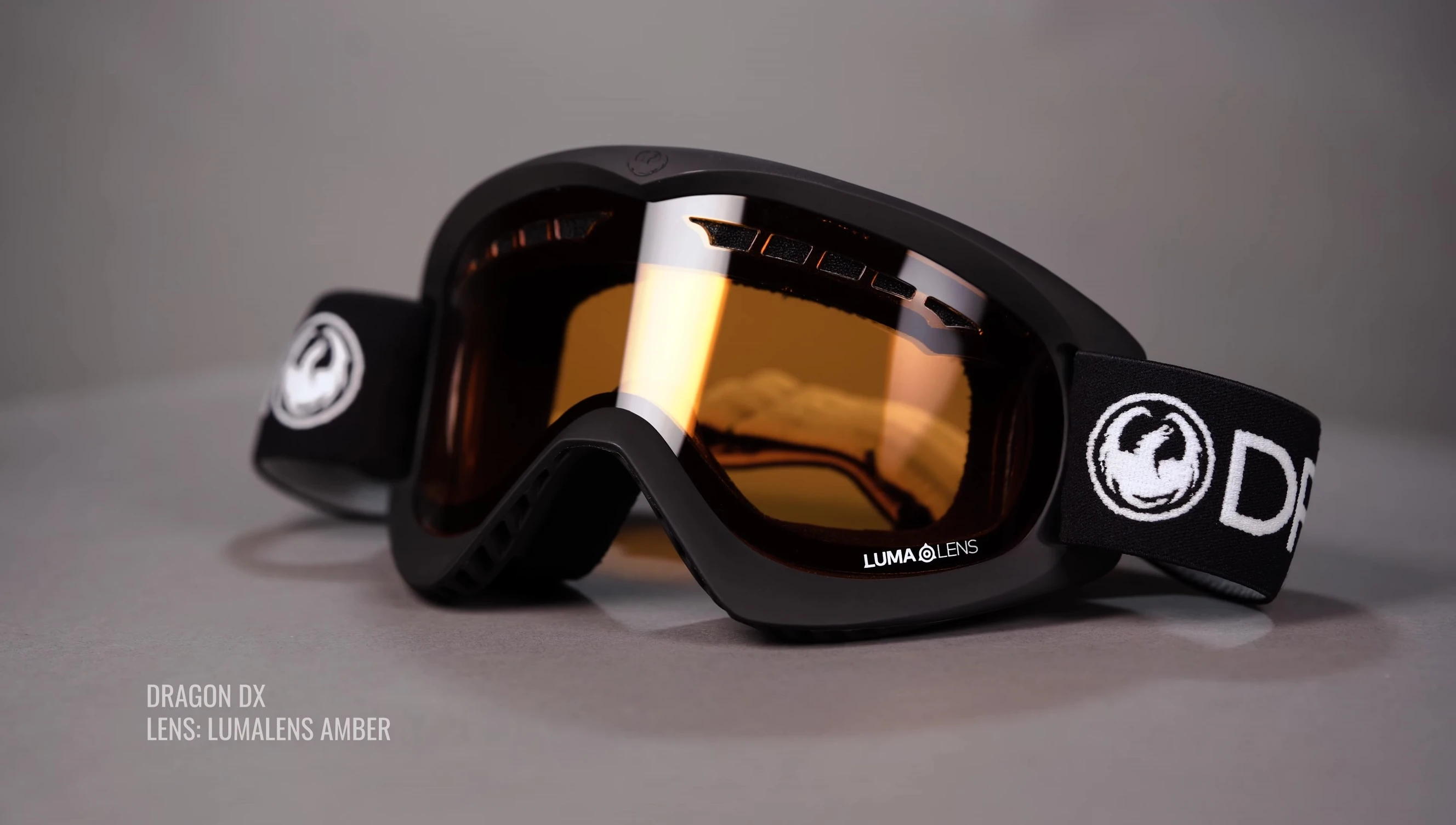 Image highlighting the lens technology of a kids' snow goggle.